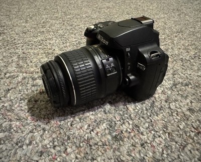 Nikon D40 6.1MP Digital SLR Camera