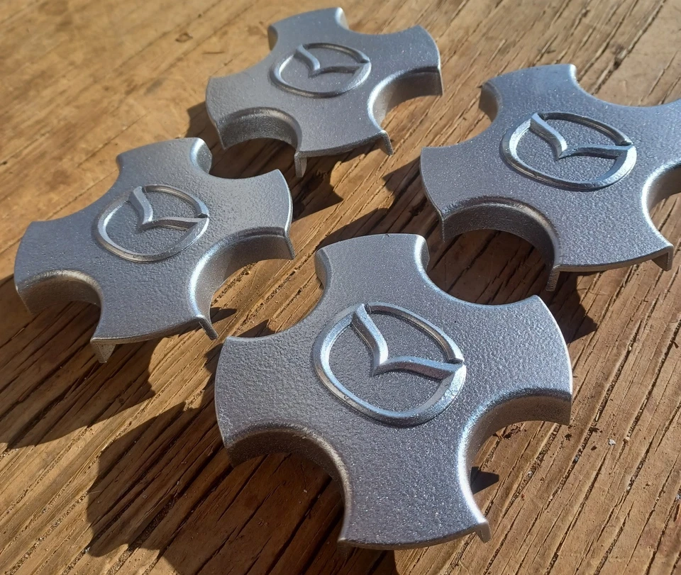 Juego de 4 tapas centrales Mazda Miata, 1999-2005, P/N NC10, repintadas Foto 2 de 3