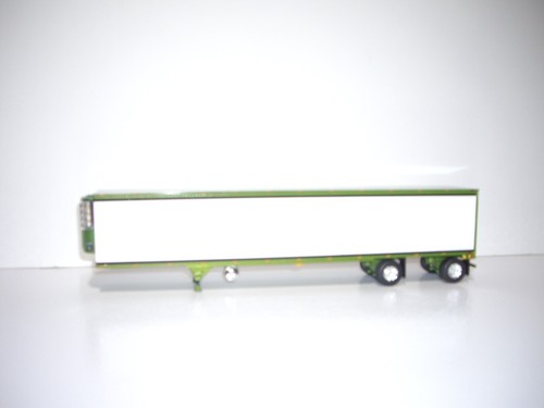 DCP PRIMERA MARCHA 1/64 VERDE Y BLANCO KENWORTH K100 COE CON CAMA Y FURGONETA FRIGORÍFICA BLANCA - Imagen 6 de 11