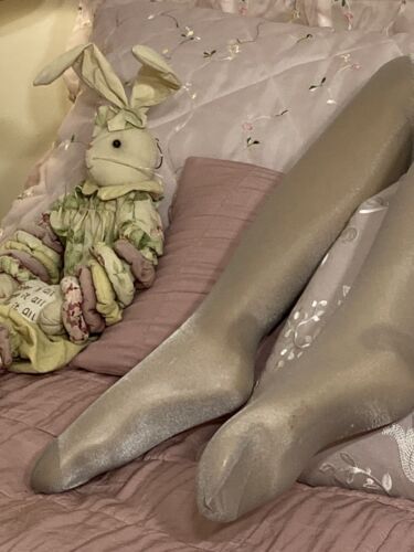 Vintage SUNARAMA London SILKIES 100% Nylon HIGH GLOSS Garter Stockings Silver - Picture 8 of 19