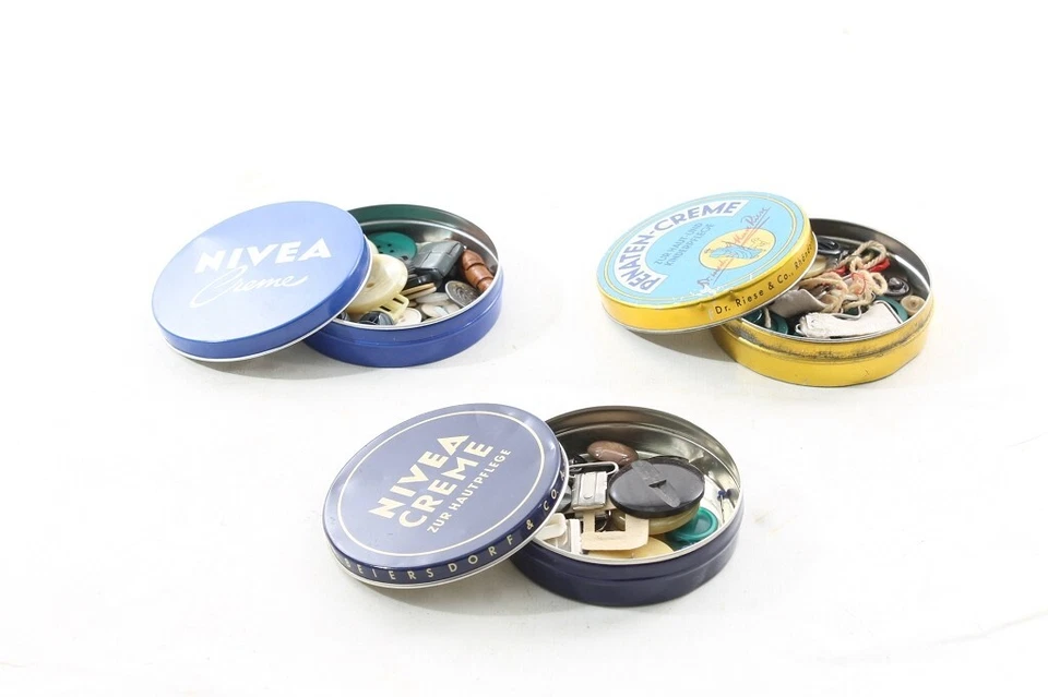 Konvolut alte Blechdosen Nivea Nähzubehör Nadeln Knöpfe Vintage Schieber Holz - Bild 3 von 4