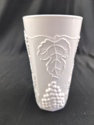 (Set of 4) Vintage Indiana Milk Glass Glasses Harvest Grape 16oz Tumblers - Picture 3 of 5
