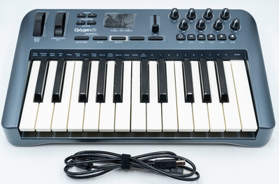 M-Audio Oxygen 25 Key 3rd Gen MIDI Controller Keyboard w/ Cord