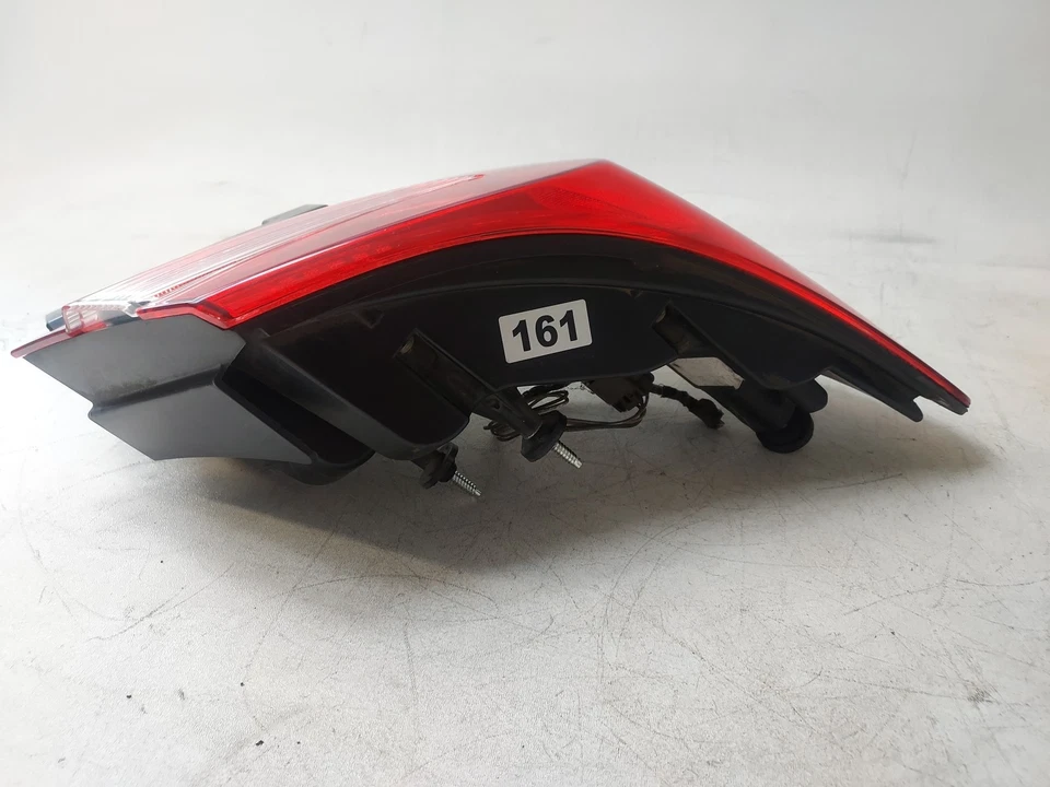 Lanterna traseira de freio traseira Chrysler 200 2011-2014 lâmpada traseira lado esquerdo do motorista fabricante de equipamento original - Imagem 2 de 4