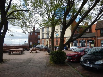 Photo A2 Hull -The Minerva Kingston upon Hull Pub on Pier Street. c2017