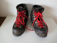 Chaussures de montagne alpinisme en cuir GALIBIER années 1980