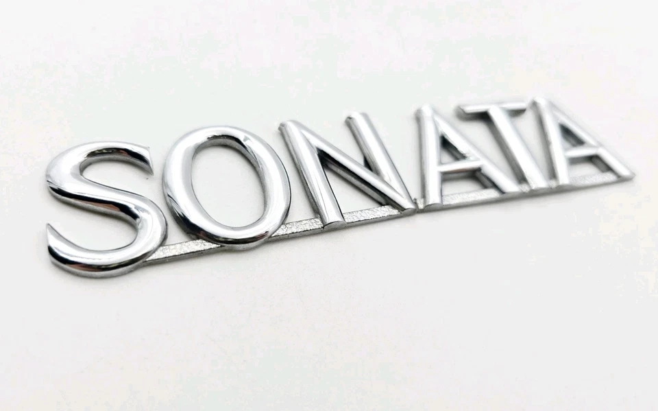 HYUNDAI SONATA 2002-2005 TAPA MALETERO TRASERO CROMO EMBLEMA LOGOTIPO INSIGNIA OEM Foto 2 de 4