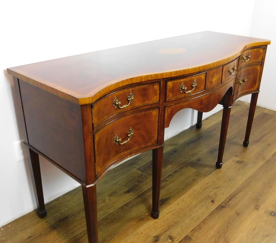 Aparador/armario buffet delantero serpentino caoba 72" Lloyd Buxton Foto 3 de 4