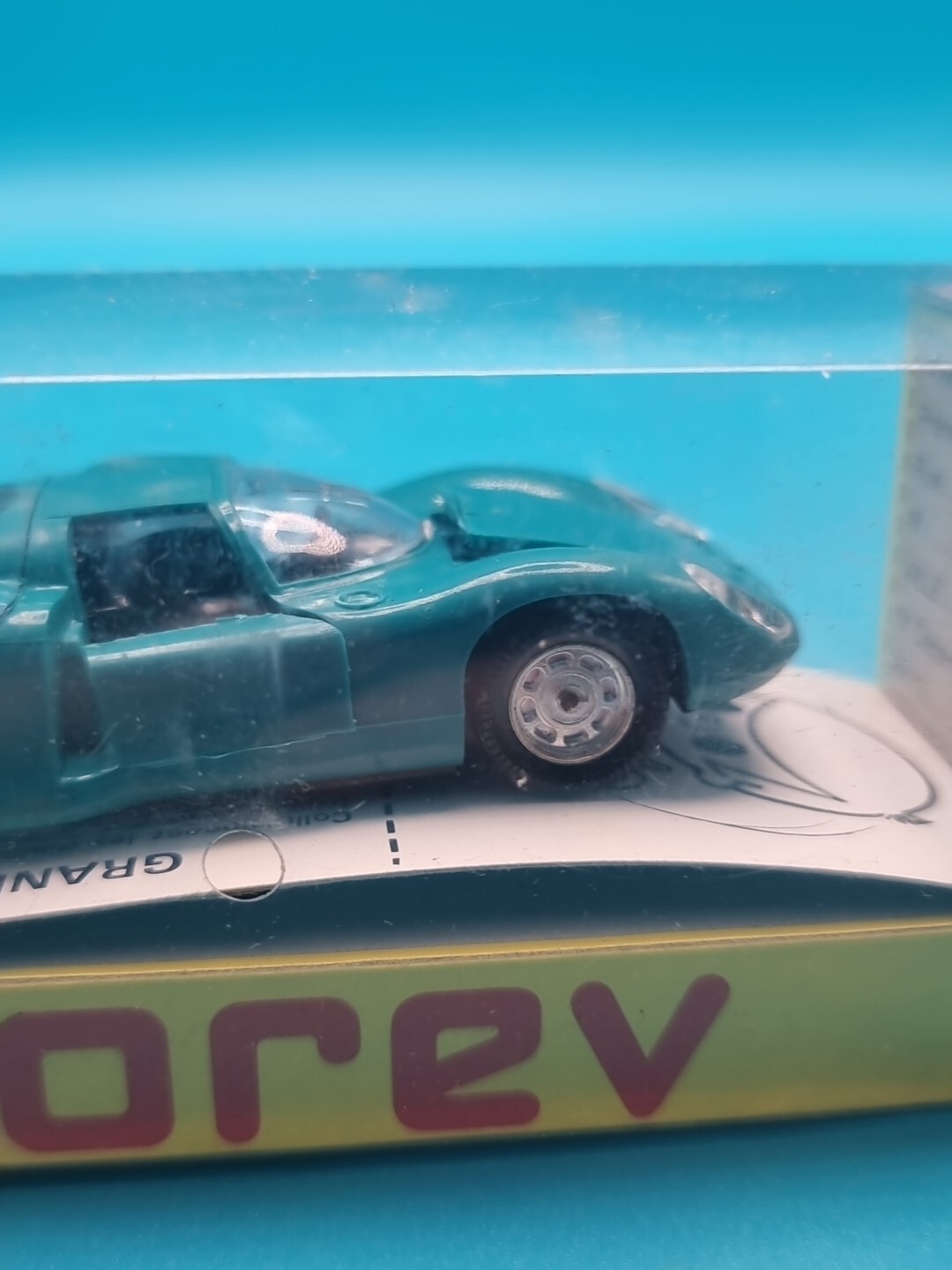 Picture 4 of 24