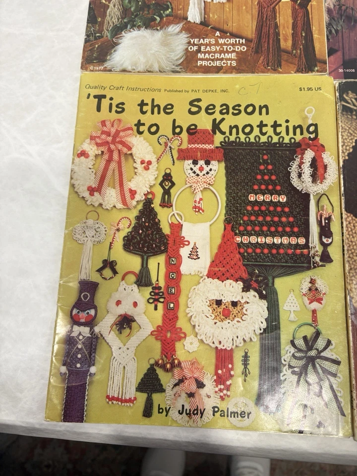 Lotto 4 libri vintage modello macramè anni 70 istruzioni artigianali guide vacanze - Immagine 4 di 4