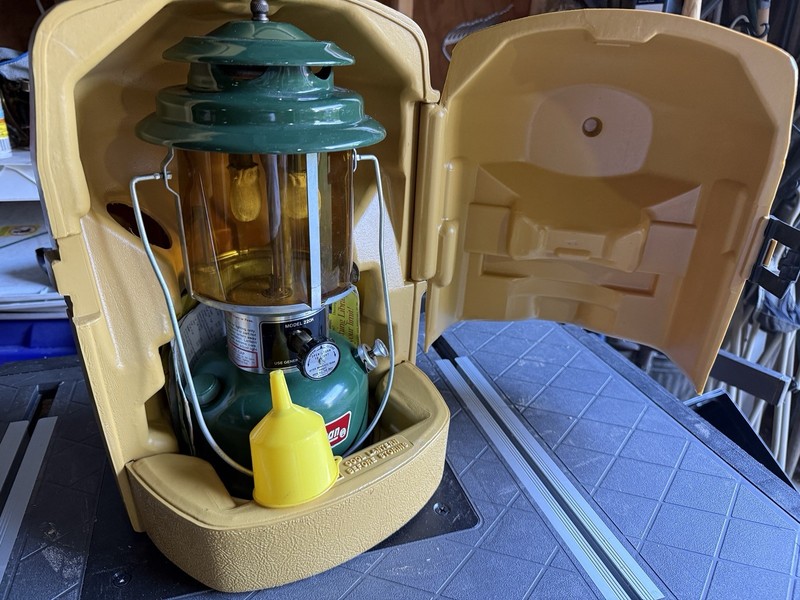Coleman Lantern 220K Yellow Clam Shell Case Vintage 1981 In Good Shape