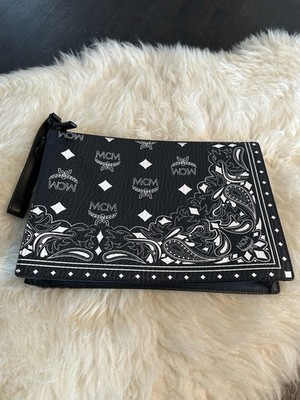 MCM Aren Wristlet Zip Pouch In Bandana Visetos Nappa Leder