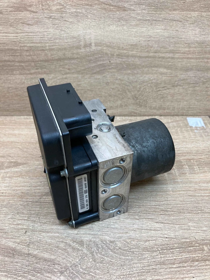 6768910 6758743 Bosch BMW E60 E61 Series ABS PUMP Hydraulic Block - Image 2 of 4