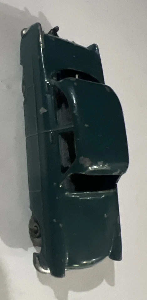 Sedán Ford Zodiac vintage verde oscuro 33A hecho en Inglaterra por Lesney Foto 2 de 4