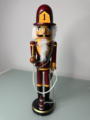 NUTCRACKER FIRE FIGHTER 16'' IN RED WITH FIRE HYDRANT & FIRE HOSE (А2-2)