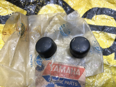 Yamaha 100 LS3 LS-3 Gear Change Shaft Seal Cap NOS x2 Genuine
