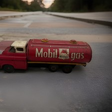 Vintage DAIYA Japan Tin Friction MOBIL GAS Toy Tanker Truck GAS OIL