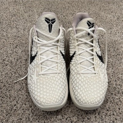 Nike Kobe Bryant Low Top Basketball Sneakers Lace-Up Rubber Outsole W/B/G