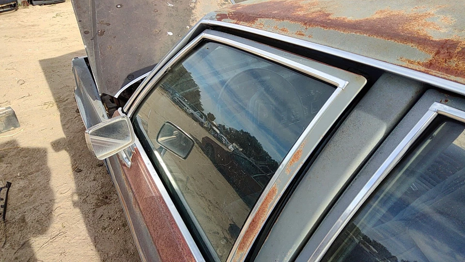 Deville 1980-1984 sedán conductor ventana delantera izquierda puerta vidrio fabricante original 20106915 Foto 2 de 3