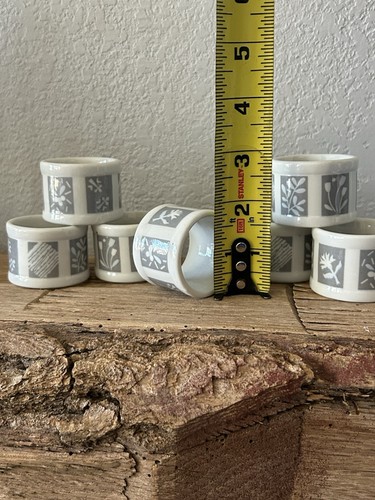 Set (7) Town & Country Linen Ceramic Napkin Rings Floral Print Gray & White 741 - Picture 9 of 10