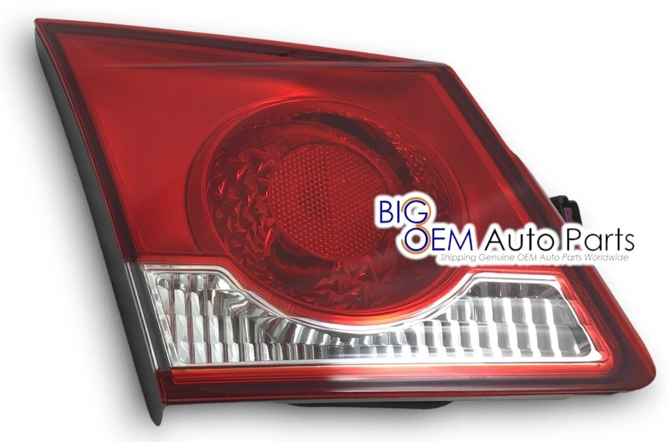 Luz trasera interior del lado del conductor OEM 95389371 2011-2016 Chevrolet Cruze LH Foto 2 de 4