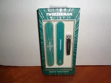 TWEEZERMAN Emerald Shimmer Manicure Kit with Tweezer Clipper Nail & Buffer Files