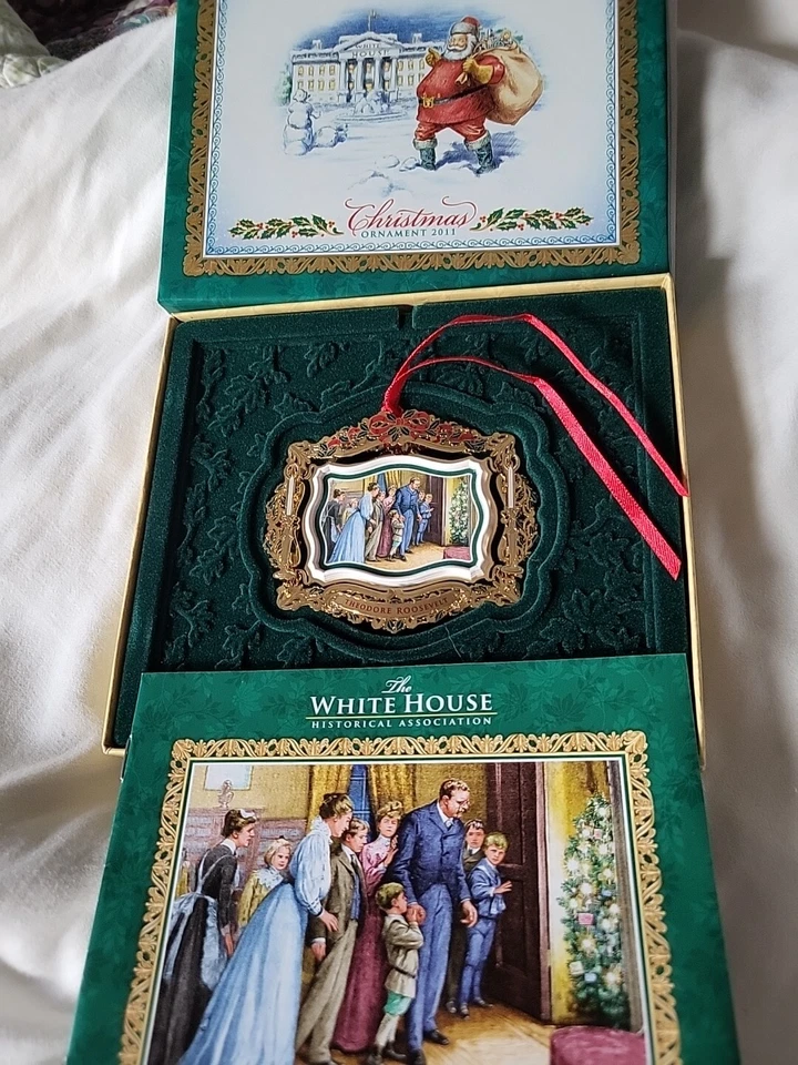Adorno de Navidad de la Asociación Histórica de la Casa Blanca en caja original 2011 Foto 2 de 4