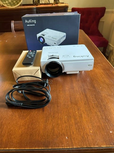 AuKing A008 Mini Projector 1080P Supported Portable Multimedia Player Tested