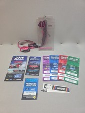 LLAVERO CON CORDÓN Y SOPORTE DE CREDENCIALES JIMMIE JOHNSON #48 con Camping World 2019