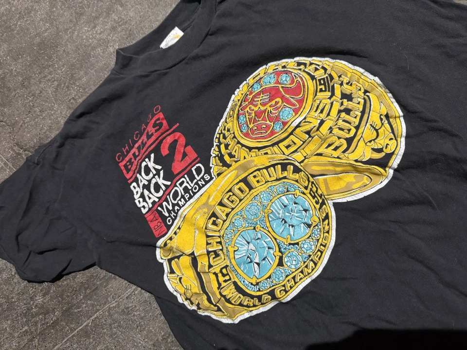 Camiseta De Colección Chicago Bulls Back To Back Wins Juvenil XL Negra Bootleg Años 90 Foto 2 de 4