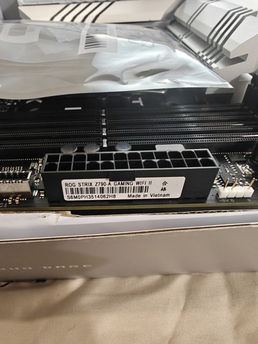 ASUS ROG Strix Z790-A Gaming WiFi II LGA 1700 ATX DDR5 M.2 Motherboard - READ - Afbeelding 5 van 9