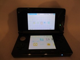 NINTENDO 3DS BLACK GAME CONSOLE MADAGASCAR 2 MARVEL SUPERHERO SQUAD + EXTRAS!