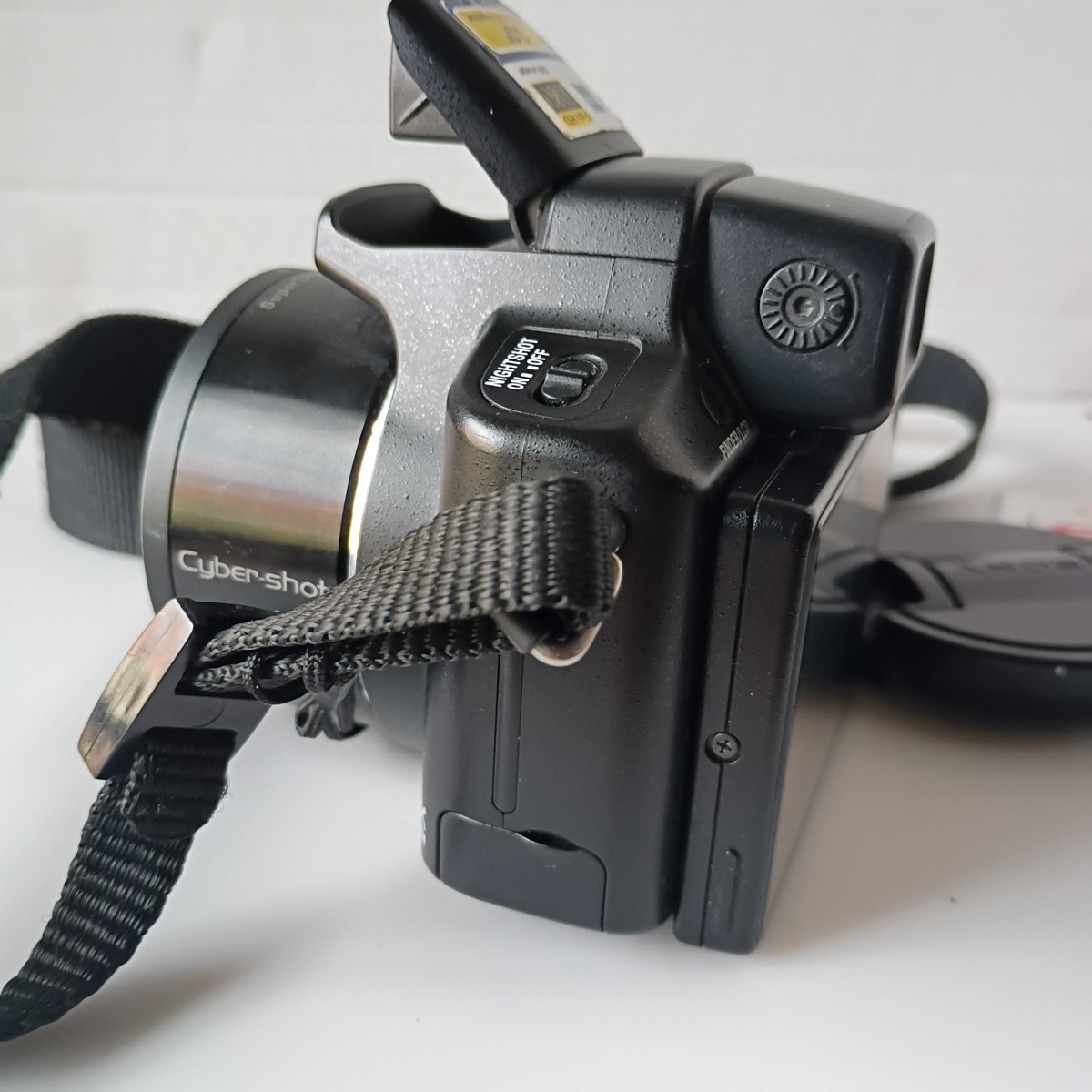 Sony Cybershot Digital Camera DSC-H50 9.1 MP, Battery & Memory