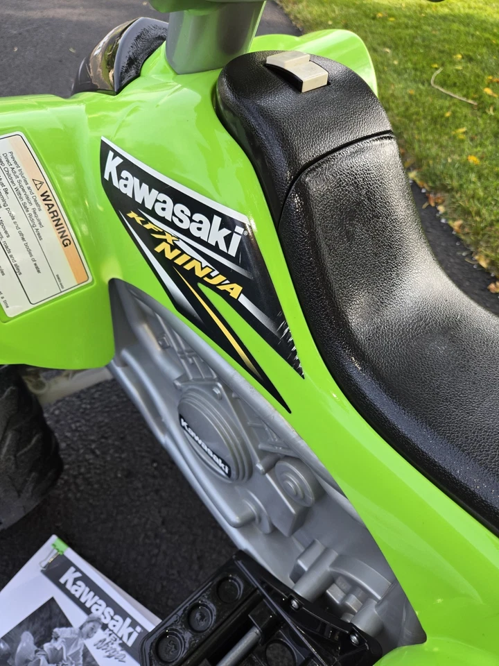 RARO Ruedas Eléctricas FisherPrice Kawasaki KFX Ninja Sport Quad Todo Bate/Cable de Colección Foto 2 de 4