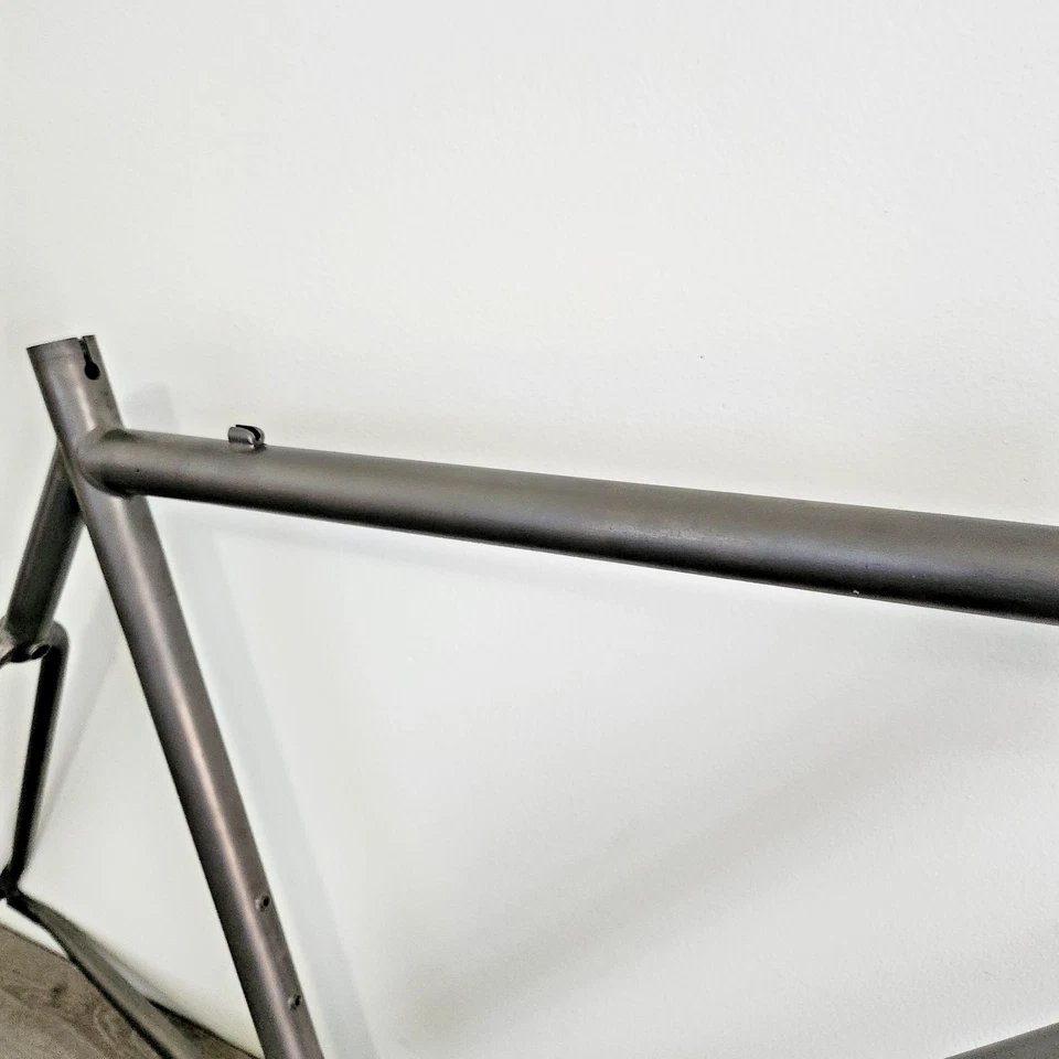 MARCO BICICLETA CARRETERA TITANIO 57 CM 1,6 KGS. 130 MM ESPACIADO TRASERO SE ADAPTA A 700C Foto 4 de 4