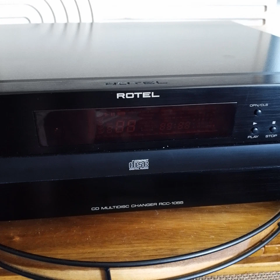Rotel RCC-1055 5-Disc CD Multi-Disc Changer Parts or Repair - Image 4 of 4