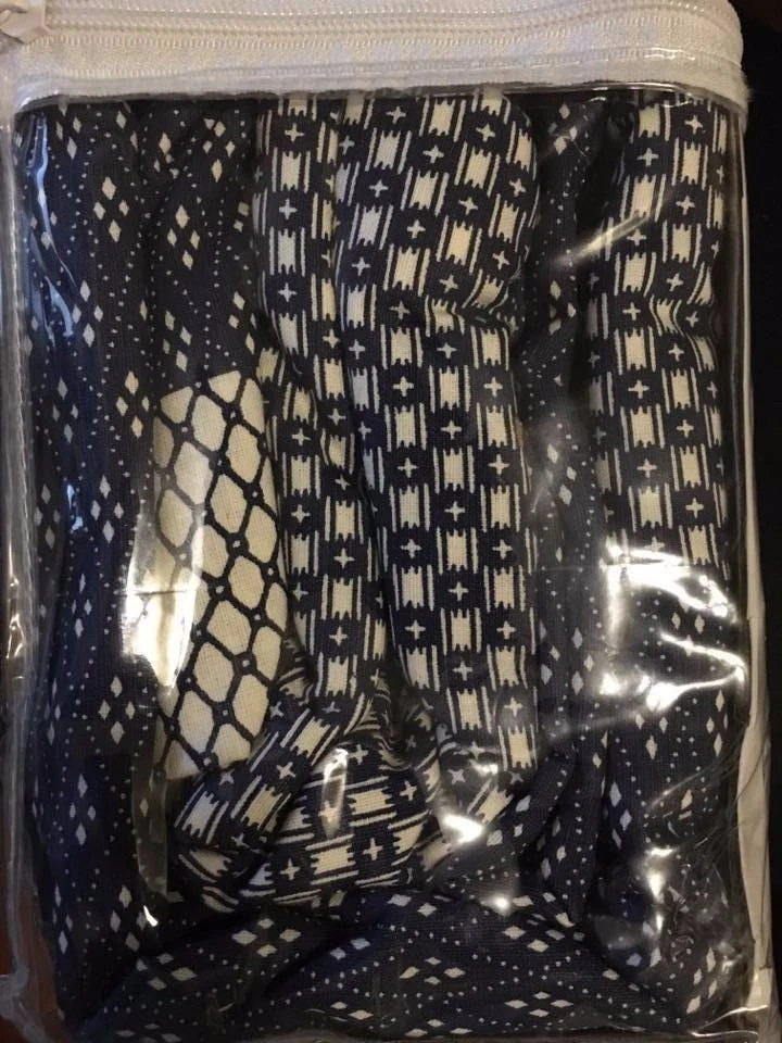 Juego de edredón Surya Japiko tejido algodón king en azul marino Foto 2 de 4