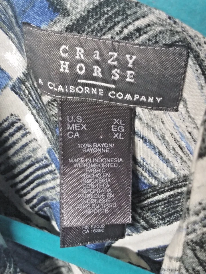 Crazy Horse Men's Button up Shirt Blue white Geometric print Rayon Size XL EUC - Image 4 of 4