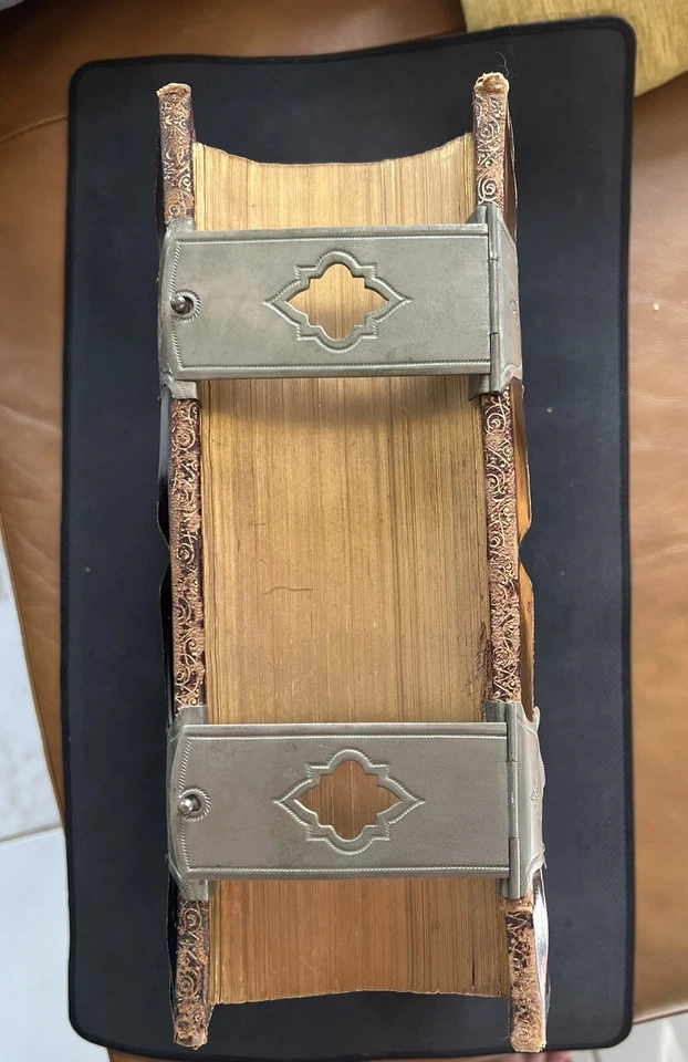 Antique Holy Bible 💫 Very Rare 💫 💫 Old 💫 - Image 2 of 4