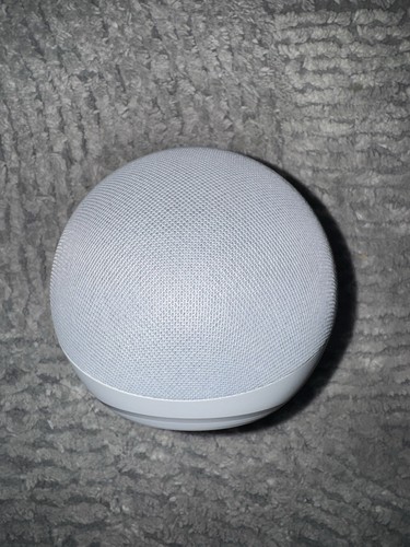 Amazon Echo Dot 5. Gen Smart Lautsprecher - Weiß - mit Steckdose - Top