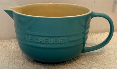 Le Creuset Stoneware Traditional BATTER BOWL 2 Quart Handled Carribean Blue NWT
