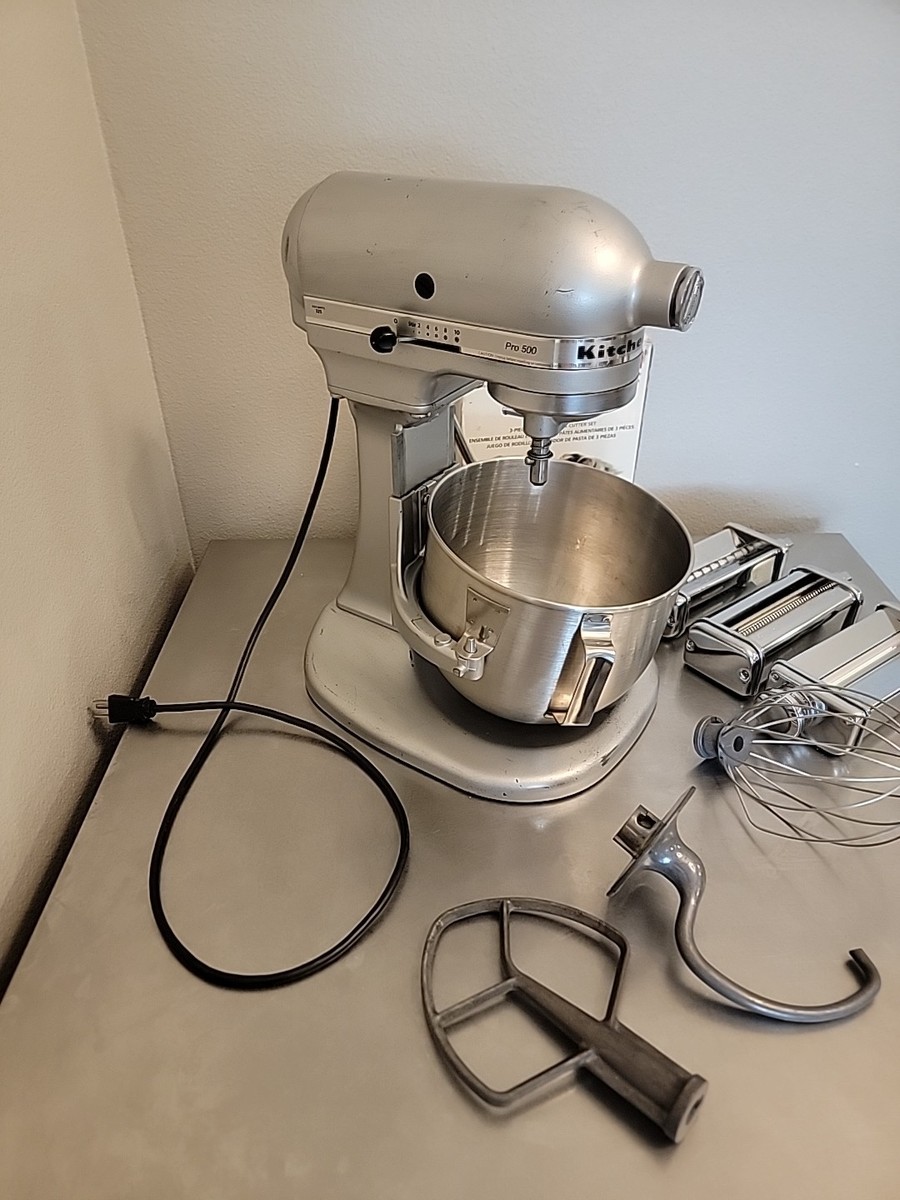 KitchenAid Pro 500 Stand Mixer Silver 5 Qt Bowl Attachments Pasta