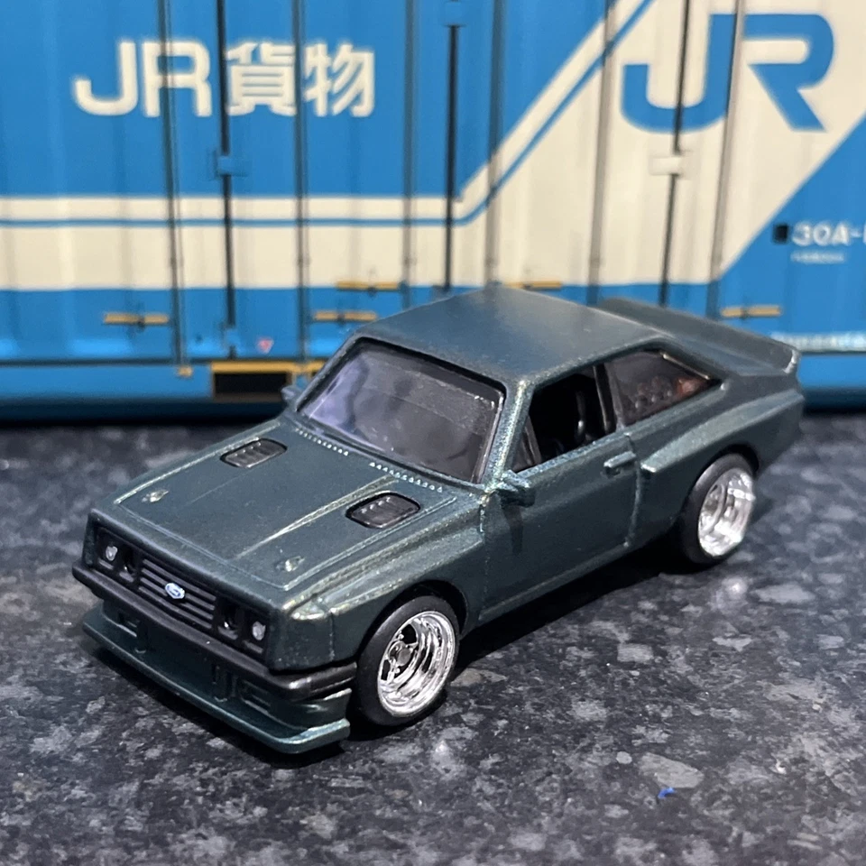 Hot Wheels escort RS2000 personalizado con pilotos reales  Foto 2 de 4