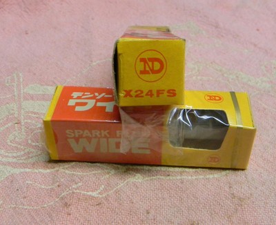 NEW NIPPONDENSO X24FS SPARK PLUGS LOT OF 2 REPLACES NGK D8HS