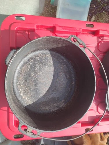 Griswold Dutch Oven No. 10 Cast Iron 3 leg Large Logo Tite-Top Rare #180 No Lid