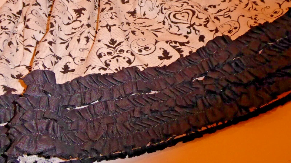 Persnickety 学步女孩象牙色和黑色荷叶边连衣裙 2 码 — 第 2/4 张图片