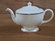 Royal Worcester silver jubilee pattern tea pot. Approximately 1.5 pints cap.