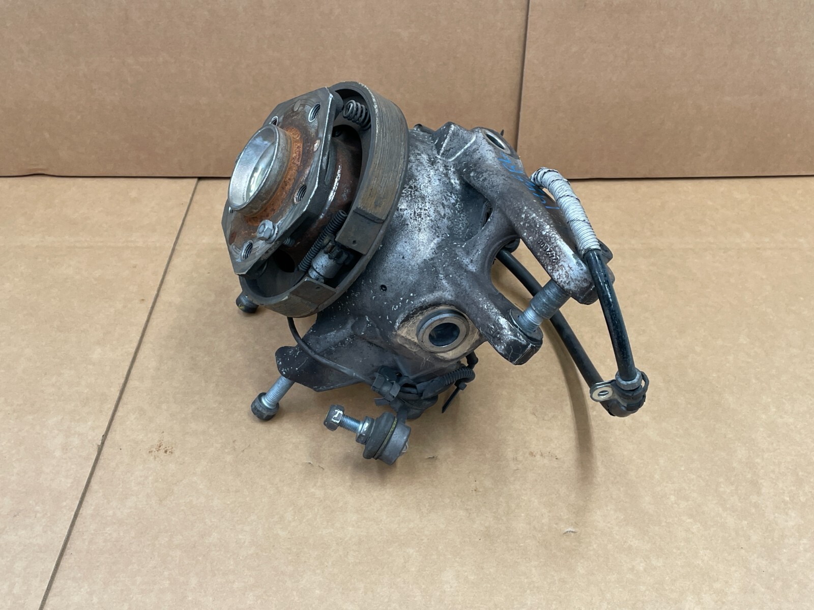 13 14 Maserati Granturismo M145 Rear Left Spindle Knuckle Hub RWD 1458 OEM