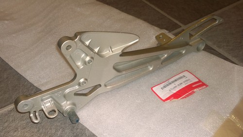 05-07 CBF500 CBF600 New HONDA Right Footrest Peg Hanger Bracket 50650-MER-D01ZA - Picture 8 of 12