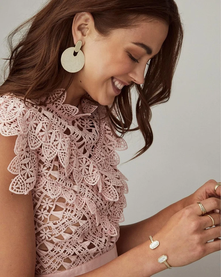 Elegante Brazalete Elton en Oro y Marfil Madreperla - Estilo Ajustable Foto 4 de 4